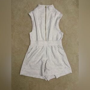 Varley. Size L. Sleeveless Light Gray Zip-Back Romper